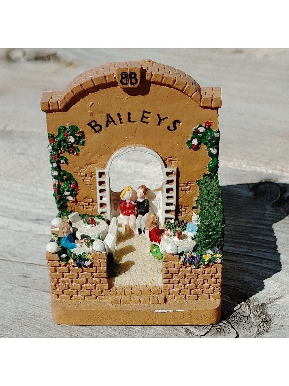 2001 Limited Edition Baileys Corner Cafe Series Windsor